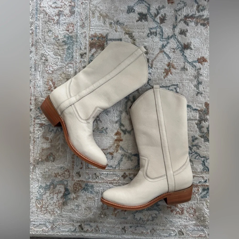 FRYE Billy Ruffle Boots in Almond 7.5